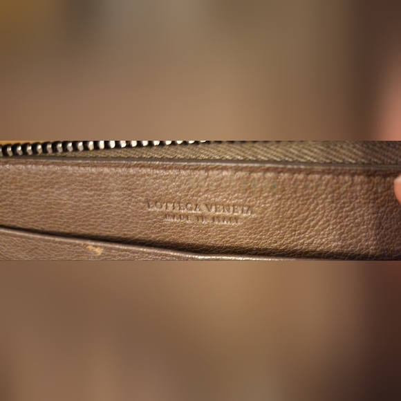 Bottega Veneta Long Zip Wallet - Picture 8 of 8